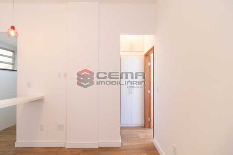 Conheça sala do imóvel - Excelente Apartamento Quarto e sala reformadíssimo no Flamengo - LAAP13125 - 8 sala - Excelente Apartamento Quarto e sala reformadíssimo no Flamengo - LAAP13125 - 8