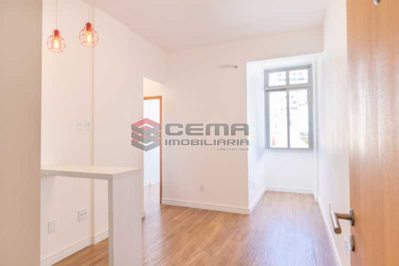 Conheça sala do imóvel - Excelente Apartamento Quarto e sala reformadíssimo no Flamengo - LAAP13125 - 1 sala - Excelente Apartamento Quarto e sala reformadíssimo no Flamengo - LAAP13125 - 1