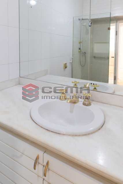 Conheça banheiro social do imóvel - Excelente Apartamento 1 quarto e sala com dependência no Flamengo - LAAP13168 - 20 banheiro social - Excelente Apartamento 1 quarto e sala com dependência no Flamengo - LAAP13168 - 20