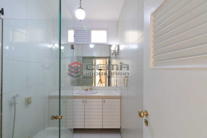 Conheça banheiro social do imóvel - Excelente Apartamento 1 quarto e sala com dependência no Flamengo - LAAP13168 - 18 banheiro social - Excelente Apartamento 1 quarto e sala com dependência no Flamengo - LAAP13168 - 18