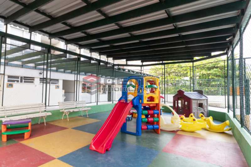 Conheça Playground do imóvel - Apartamento 3 quartos para alugar Laranjeiras, Zona Sul RJ - R$ 2.300 - LAAP34781 - 26 Playground - Apartamento 3 quartos para alugar Laranjeiras, Zona Sul RJ - R$ 2.300 - LAAP34781 - 26