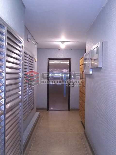 Conheça Entrada serviço do imóvel - Kitnet/Conjugado 21m² à venda Flamengo, Zona Sul RJ - R$ 335.000 - LAKI01443 - 5 Entrada serviço - Kitnet/Conjugado 21m² à venda Flamengo, Zona Sul RJ - R$ 335.000 - LAKI01443 - 5
