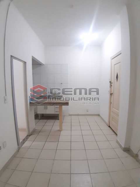 Conheça . do imóvel - Conjugado divido em quarto e sala Copacabana - LAKI00133 - 7 . - Conjugado divido em quarto e sala Copacabana - LAKI00133 - 7