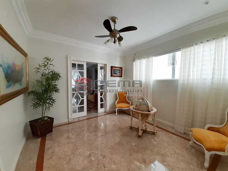 Conheça 5 do imóvel - LAAP40050 Vista deslumbrante para o mar e Pão de Açúcar. VENDA APARTAMENTO 4 QUARTOS AV RUI BARBOSA - LAAP40050 - 8 5 - LAAP40050 Vista deslumbrante para o mar e Pão de Açúcar. VENDA APARTAMENTO 4 QUARTOS AV RUI BARBOSA - LAAP40050 - 8