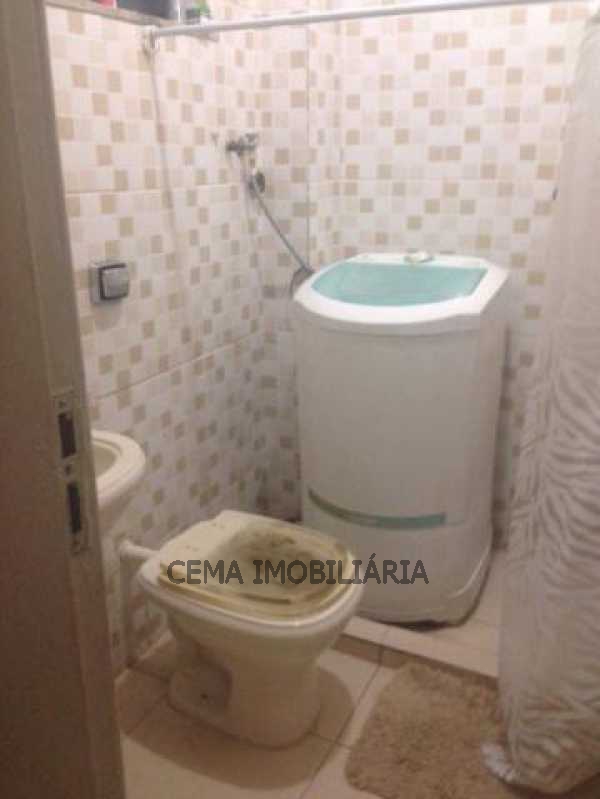 Conheça Banheiro social do imóvel - LAAP10306 VENDO APARTAMENTO QUARTO E SALA COPACABANA RJ Posto 3 - Quarto e Sala - Pronto para morar - LAAP10306 - 19 Banheiro social - LAAP10306 VENDO APARTAMENTO QUARTO E SALA COPACABANA RJ Posto 3 - Quarto e Sala - Pronto para morar - LAAP10306 - 19