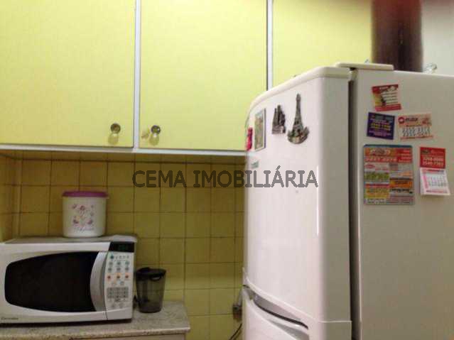 Conheça Cozinha do imóvel - LAAP10306 VENDO APARTAMENTO QUARTO E SALA COPACABANA RJ Posto 3 - Quarto e Sala - Pronto para morar - LAAP10306 - 17 Cozinha - LAAP10306 VENDO APARTAMENTO QUARTO E SALA COPACABANA RJ Posto 3 - Quarto e Sala - Pronto para morar - LAAP10306 - 17