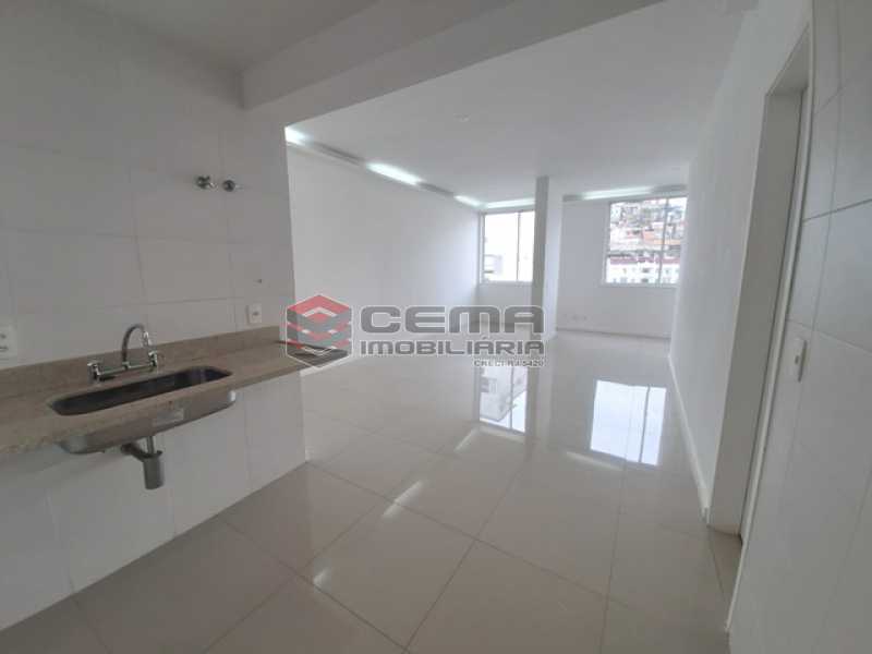 Conheça Sala/cozinha do imóvel - Apartamento 1 quarto para alugar Catete, Zona Sul RJ - R$ 2.350 - LAAP10588 - 3 Sala/cozinha - Apartamento 1 quarto para alugar Catete, Zona Sul RJ - R$ 2.350 - LAAP10588 - 3