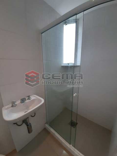 Conheça Banheiro social do imóvel - Apartamento 1 quarto para alugar Catete, Zona Sul RJ - R$ 2.350 - LAAP10588 - 11 Banheiro social - Apartamento 1 quarto para alugar Catete, Zona Sul RJ - R$ 2.350 - LAAP10588 - 11