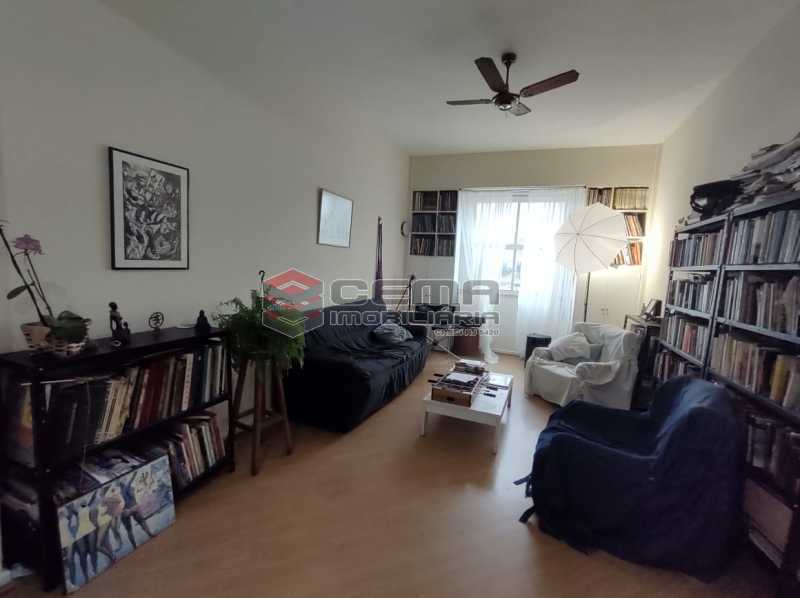 Conheça SALA do imóvel - Apartamento 3 quartos (com suite), Humaitá, Localização privilegiada, a 2 minutos da Lagoa, Jardim Botânico e Parque Laje. - LA33414 - 3 SALA - Apartamento 3 quartos (com suite), Humaitá, Localização privilegiada, a 2 minutos da Lagoa, Jardim Botânico e Parque Laje. - LA33414 - 3