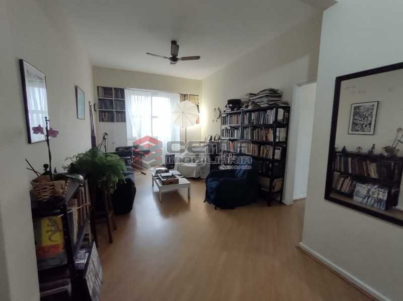 Conheça SALA do imóvel - Apartamento 3 quartos (com suite), Humaitá, Localização privilegiada, a 2 minutos da Lagoa, Jardim Botânico e Parque Laje. - LA33414 - 4 SALA - Apartamento 3 quartos (com suite), Humaitá, Localização privilegiada, a 2 minutos da Lagoa, Jardim Botânico e Parque Laje. - LA33414 - 4