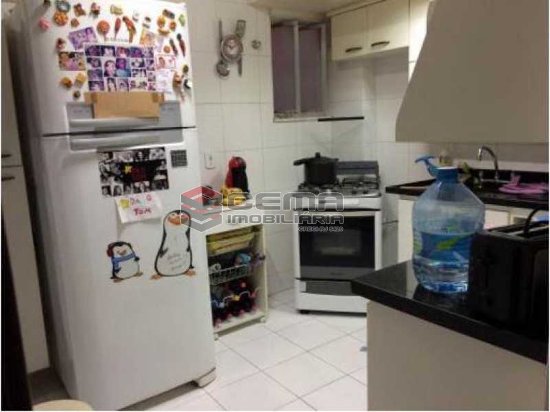 Conheça Cozinha do imóvel - Excelente Sala e Quarto mais dependência revertida. Próximo ao metrô e comércio do Catete - LAAP10702 - 14 Cozinha - Excelente Sala e Quarto mais dependência revertida. Próximo ao metrô e comércio do Catete - LAAP10702 - 14