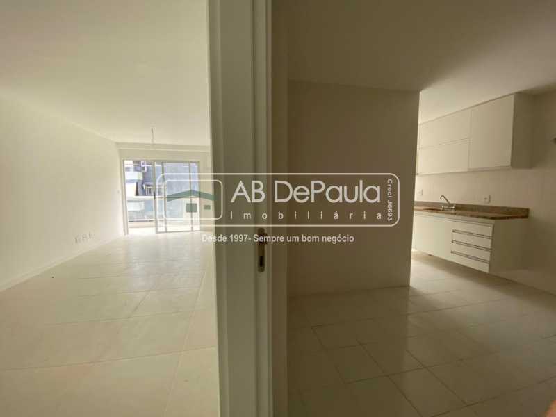 Conheça SALA E COZINHA do imóvel - FREGUESIA - APARTAMENTO 126 m², 3 QUARTOS + DEPENDÊNCIA Empregada Completa - ABAP30105 - 13 SALA E COZINHA - FREGUESIA - APARTAMENTO 126 m², 3 QUARTOS + DEPENDÊNCIA Empregada Completa - ABAP30105 - 13