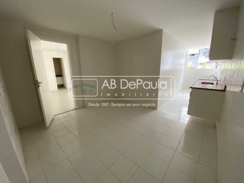 Conheça COZINHA do imóvel - FREGUESIA - APARTAMENTO 126 m², 3 QUARTOS + DEPENDÊNCIA Empregada Completa - ABAP30105 - 14 COZINHA - FREGUESIA - APARTAMENTO 126 m², 3 QUARTOS + DEPENDÊNCIA Empregada Completa - ABAP30105 - 14