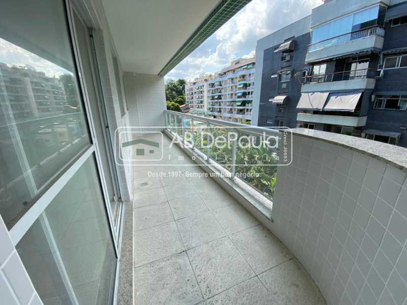 Conheça VARANDA do imóvel - FREGUESIA - APARTAMENTO 126 m², 3 QUARTOS + DEPENDÊNCIA Empregada Completa - ABAP30105 - 18 VARANDA - FREGUESIA - APARTAMENTO 126 m², 3 QUARTOS + DEPENDÊNCIA Empregada Completa - ABAP30105 - 18