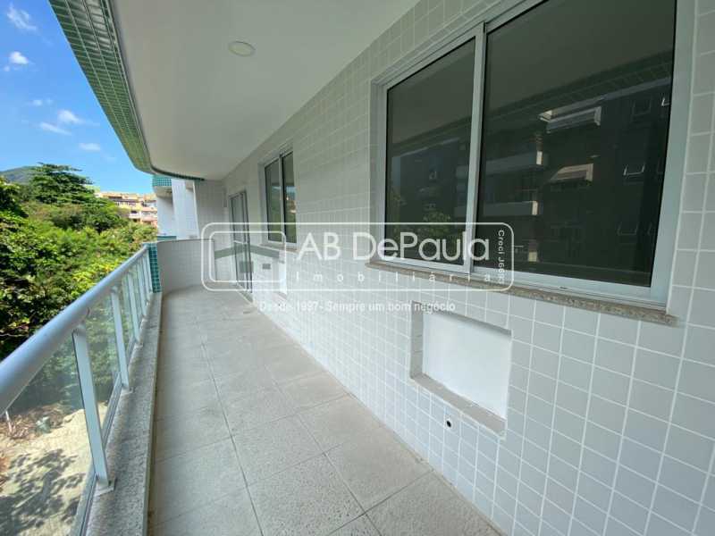 Conheça VARANDA do imóvel - FREGUESIA - APARTAMENTO 126 m², 3 QUARTOS + DEPENDÊNCIA Empregada Completa - ABAP30105 - 19 VARANDA - FREGUESIA - APARTAMENTO 126 m², 3 QUARTOS + DEPENDÊNCIA Empregada Completa - ABAP30105 - 19
