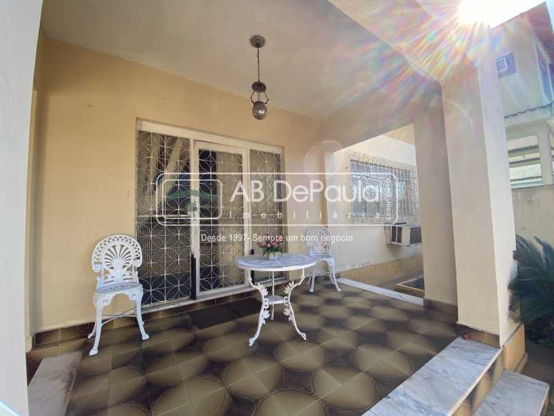 Conheça VARANDA do imóvel - REALENGO - Excelente CASA LINEAR com amplo terreno. Composta por: ampla sala, 03 dormitórios - ABCA30140 - 4 VARANDA - REALENGO - Excelente CASA LINEAR com amplo terreno. Composta por: ampla sala, 03 dormitórios - ABCA30140 - 4
