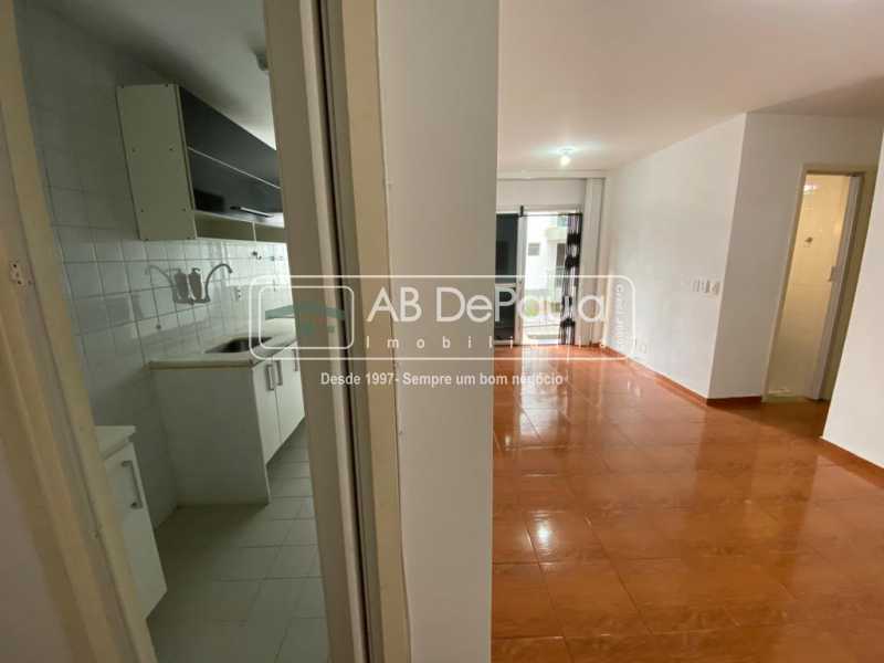 Conheça HALL. do imóvel - Apartamento Condomínio SOLAR-SUL, Rio de Janeiro, Jardim Sulacap, RJ Para Alugar, 2 Quartos, 53m² - ABAP20025 - 5 HALL. - Apartamento Condomínio SOLAR-SUL, Rio de Janeiro, Jardim Sulacap, RJ Para Alugar, 2 Quartos, 53m² - ABAP20025 - 5