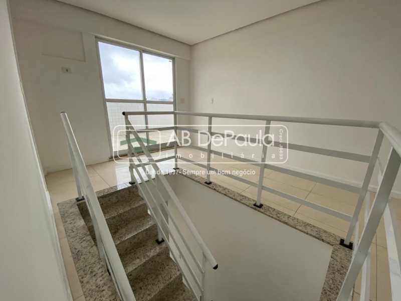 Conheça ESCADA HALL 2º PAVIMENTO do imóvel - VILA VALQUEIRE - Linda Cobertura Duplex. Composta de 3 Quartos, sendo 2 suítes - ABCO30001 - 26 ESCADA HALL 2º PAVIMENTO - VILA VALQUEIRE - Linda Cobertura Duplex. Composta de 3 Quartos, sendo 2 suítes - ABCO30001 - 26