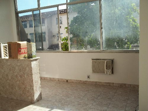 Conheça AMPLA SALA. do imóvel - MARECHAL HERMES - Excelente apartamento, juntinho a Praça de Marechal Hermes (HOSPITAL CARLOS CHAGAS) - SA20331 - 8 AMPLA SALA. - MARECHAL HERMES - Excelente apartamento, juntinho a Praça de Marechal Hermes (HOSPITAL CARLOS CHAGAS) - SA20331 - 8