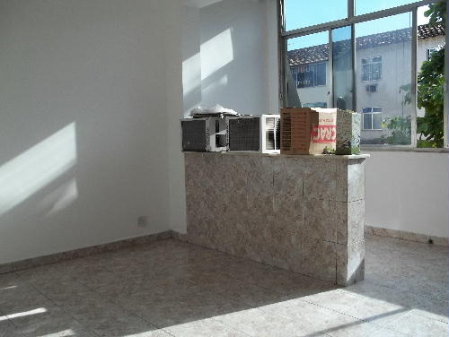 Conheça AMPLA SALA do imóvel - MARECHAL HERMES - Excelente apartamento, juntinho a Praça de Marechal Hermes (HOSPITAL CARLOS CHAGAS) - SA20331 - 6 AMPLA SALA - MARECHAL HERMES - Excelente apartamento, juntinho a Praça de Marechal Hermes (HOSPITAL CARLOS CHAGAS) - SA20331 - 6
