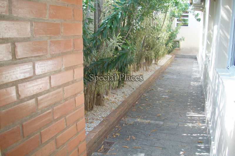 Conheça PASSAGEM LATERAL do imóvel - Casa À Venda no Condomínio Barra, Vivendas do Bosque - Barra da Tijuca - Rio de Janeiro - RJ - BAC3652 - 9 PASSAGEM LATERAL