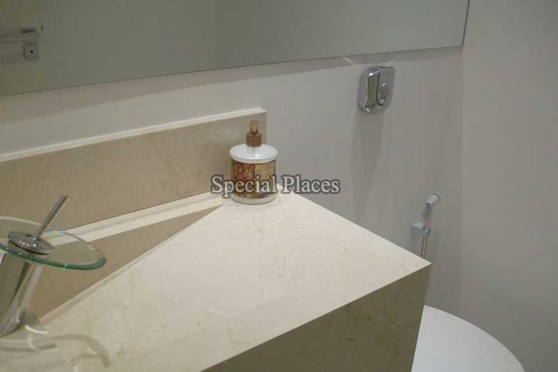 Conheça LAVABO do imóvel - Casa À Venda no Condomínio Barra, Vivendas do Bosque - Barra da Tijuca - Rio de Janeiro - RJ - BAC3652 - 19 LAVABO
