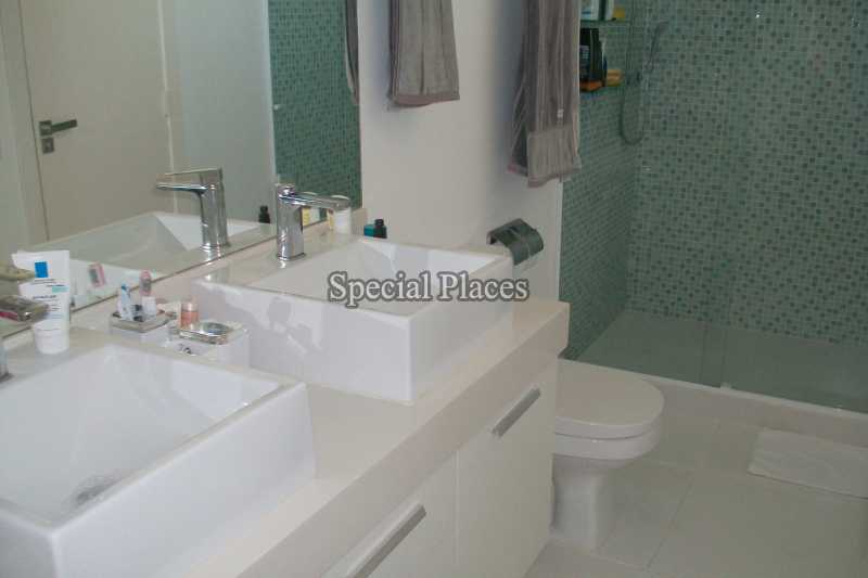 Conheça BANHEIRO MASTER do imóvel - Casa À Venda no Condomínio Barra, Vivendas do Bosque - Barra da Tijuca - Rio de Janeiro - RJ - BAC3652 - 27 BANHEIRO MASTER