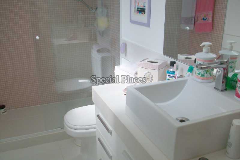 Conheça BANHEIRO ROSA do imóvel - Casa À Venda no Condomínio Barra, Vivendas do Bosque - Barra da Tijuca - Rio de Janeiro - RJ - BAC3652 - 24 BANHEIRO ROSA