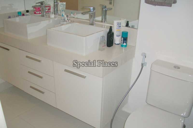 Conheça BANHEIRO SUITE MASTER do imóvel - Casa À Venda no Condomínio Barra, Vivendas do Bosque - Barra da Tijuca - Rio de Janeiro - RJ - BAC3652 - 28 BANHEIRO SUITE MASTER