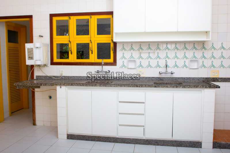 Conheça COZINHA do imóvel - Casa em Condomínio Barra, Santa Helena, Barra da Tijuca, Rio de Janeiro, RJ À Venda, 6 Quartos, 380m² - BAC1421 - 10 COZINHA