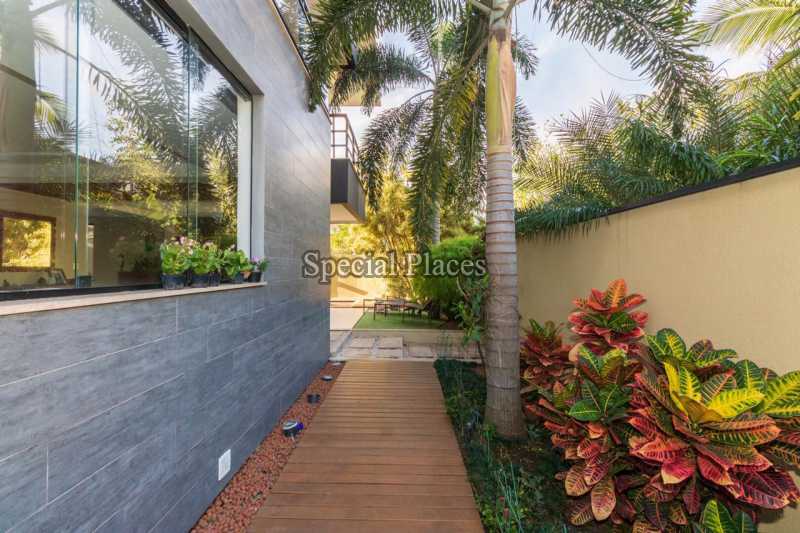 Conheça jardim lateral do imóvel - Casa À Venda no Condomínio Barra, Jardim Nova Barra - Barra da Tijuca - Rio de Janeiro - RJ - BAC3816 - 21 jardim lateral
