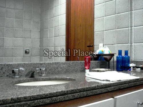 Conheça BANH SUITE1 do imóvel - Casa À Venda no Condomínio Itanhangá, Vila do Golfe - Itanhangá - Rio de Janeiro - RJ - BAC3860 - 20 BANH SUITE1