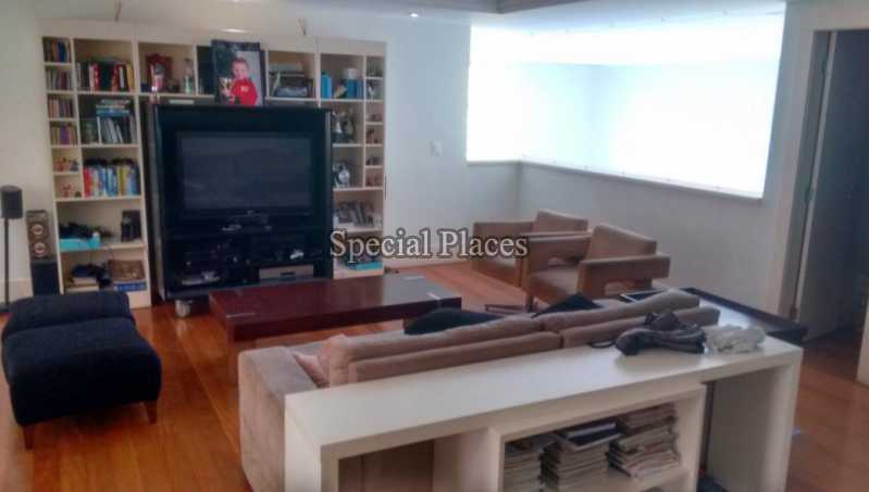Conheça 11 SALA DE TV do imóvel - Casa À Venda no Condomínio Barra, Novo Leblon - Barra da Tijuca - Rio de Janeiro - RJ - BAC3862 - 11 11 SALA DE TV