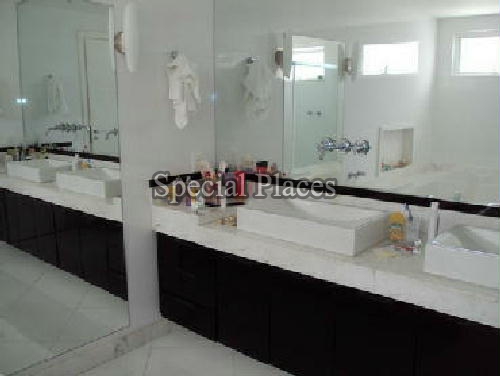Conheça BANHEIRO MASTER do imóvel - Casa À Venda no Condomínio Barra, Quintas do Rio - Barra da Tijuca - Rio de Janeiro - RJ - BAC3919 - 12 BANHEIRO MASTER