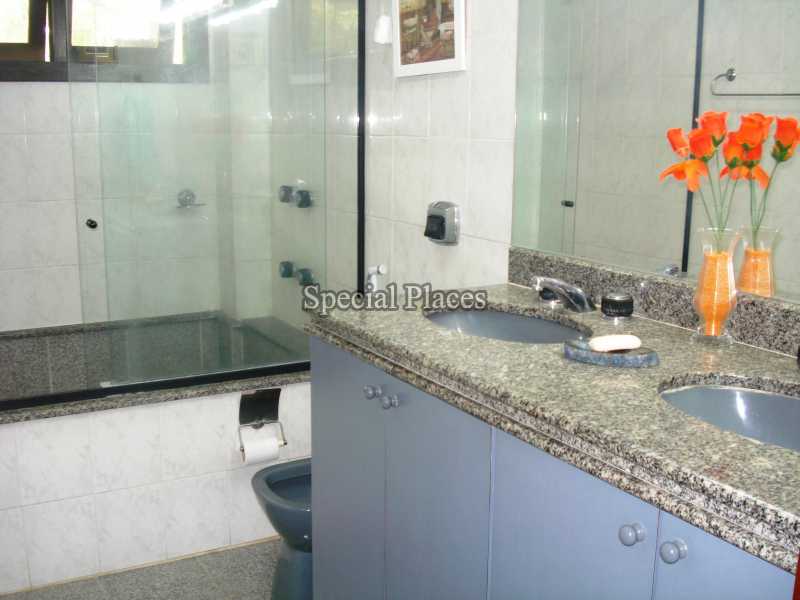 Conheça BANHEIRO do imóvel - Casa À Venda no Condomínio Barra, Village Marapendi - Barra da Tijuca - Rio de Janeiro - RJ - BAC4108 - 24 BANHEIRO