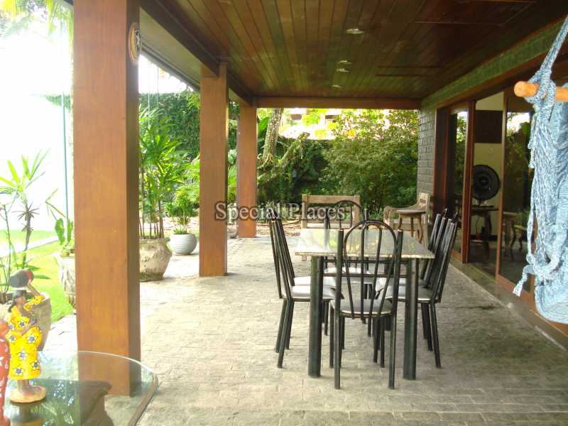 Conheça VARANDÃO do imóvel - Casa À Venda no Condomínio Barra, Village Marapendi - Barra da Tijuca - Rio de Janeiro - RJ - BAC4108 - 26 VARANDÃO