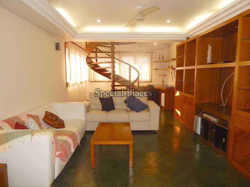 Conheça SALA INTIMA do imóvel - Casa À Venda no Condomínio Barra, Village Marapendi - Barra da Tijuca - Rio de Janeiro - RJ - BAC4108 - 29 SALA INTIMA