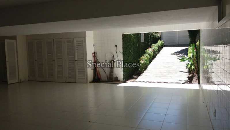 Conheça GARAGEM do imóvel - Casa À Venda no Condomínio Barra, Lagoa Mar Norte - Barra da Tijuca - Rio de Janeiro - RJ - BAC4131 - 29 GARAGEM
