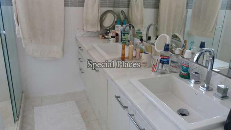 Conheça BANHEIRO MASTER do imóvel - Casa À Venda no Condomínio Barra, Lagoa Mar Norte - Barra da Tijuca - Rio de Janeiro - RJ - BAC4131 - 13 BANHEIRO MASTER