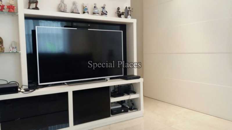 Conheça SALA DE TV do imóvel - Casa À Venda no Condomínio Barra, Lagoa Mar Norte - Barra da Tijuca - Rio de Janeiro - RJ - BAC4131 - 9 SALA DE TV