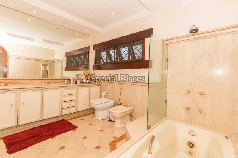 Conheça BANHEIRO SUITE MASTER do imóvel - Casa À Venda no Condomínio Barra, Arouca B - Barra da Tijuca - Rio de Janeiro - RJ - BAC4136 - 20 BANHEIRO SUITE MASTER