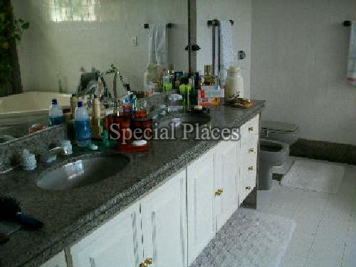 Conheça BANHEIRO MASTER do imóvel - Casa À Venda no Condomínio Barra, Pedra de Itaúna - Barra da Tijuca - Rio de Janeiro - RJ - BAC4277 - 14 BANHEIRO MASTER
