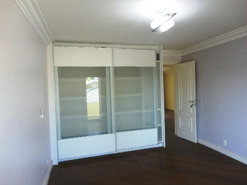 Conheça ARMÁRIOS SUÍTE 1 do imóvel - Casa À Venda no Condomínio Barra, Mansões - Barra da Tijuca - Rio de Janeiro - RJ - BAC4611 - 9 ARMÁRIOS SUÍTE 1