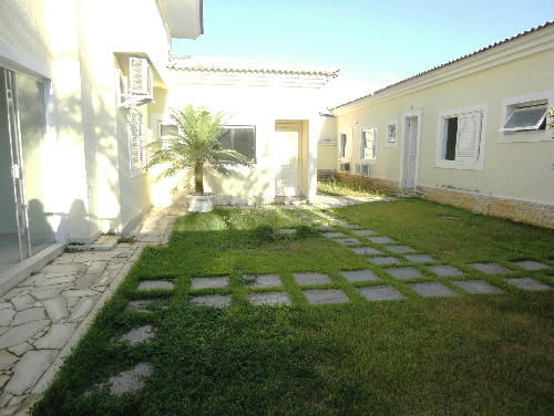 Conheça FUNDOS EDÍCULA do imóvel - Casa À Venda no Condomínio Barra, Mansões - Barra da Tijuca - Rio de Janeiro - RJ - BAC4611 - 3 FUNDOS EDÍCULA