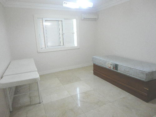 Conheça SUÍTE TÉRREA do imóvel - Casa À Venda no Condomínio Barra, Mansões - Barra da Tijuca - Rio de Janeiro - RJ - BAC4611 - 15 SUÍTE TÉRREA