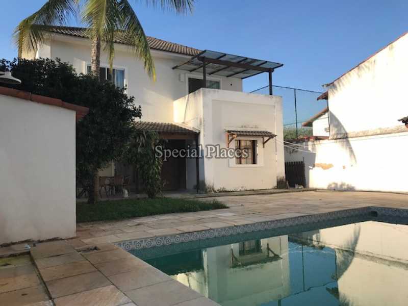 Conheça FACHADA E PISCINA do imóvel - Casa À Venda no Condomínio Barra, Rio Mar - Barra da Tijuca - Rio de Janeiro - RJ - BAC4701 - 10 FACHADA E PISCINA