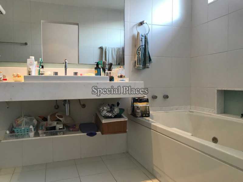 Conheça BANHEIRO SUÍTE 2 do imóvel - Casa À Venda no Condomínio Barra, Rio Mar - Barra da Tijuca - Rio de Janeiro - RJ - BAC4701 - 24 BANHEIRO SUÍTE 2