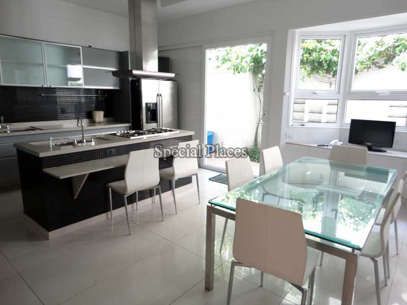 Conheça COPA COZINHA do imóvel - Casa À Venda no Condomínio Barra, Santa Mônica Jardins - Barra da Tijuca - Rio de Janeiro - RJ - BAC4703 - 14 COPA COZINHA