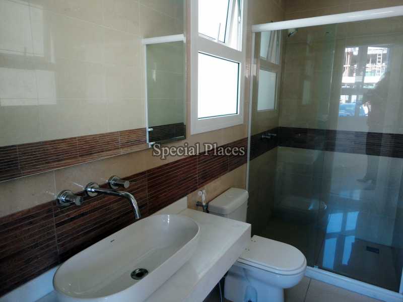 Conheça LAVABO do imóvel - Casa À Venda no Condomínio Barra, Santa Mônica Jardins - Barra da Tijuca - Rio de Janeiro - RJ - BAC4703 - 17 LAVABO