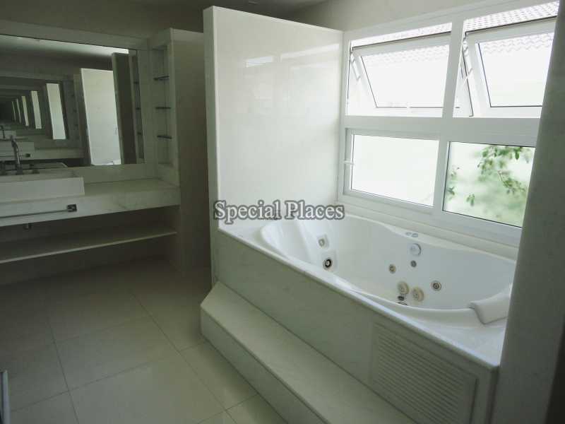 Conheça BANHEIRO SUITE MASTE do imóvel - Casa À Venda no Condomínio Barra, Santa Mônica Jardins - Barra da Tijuca - Rio de Janeiro - RJ - BAC4703 - 23 BANHEIRO SUITE MASTE
